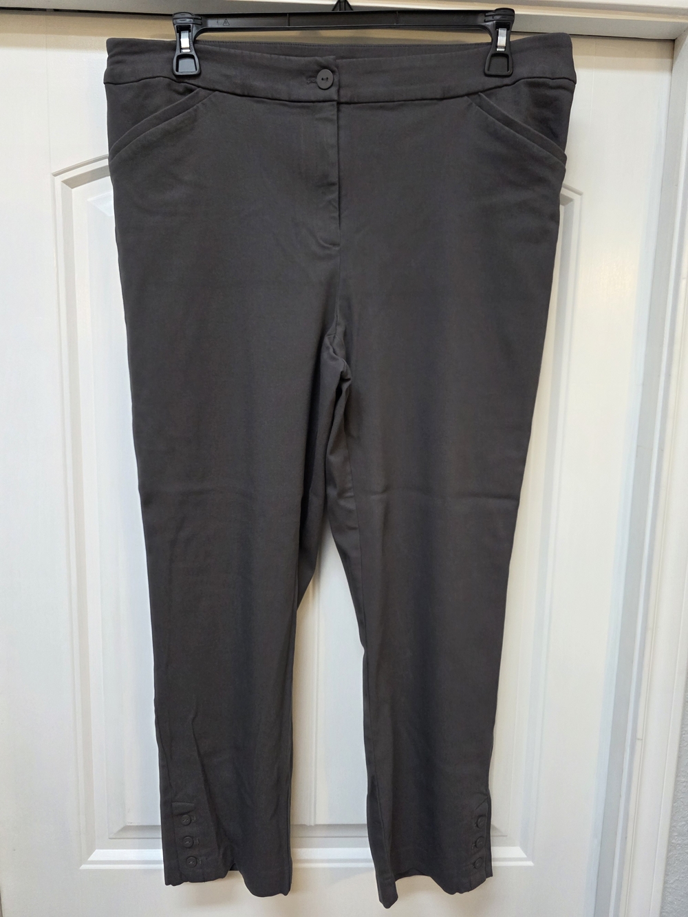 Chico's Charcoal Stretch Pull-On Ankle Pants - Sz 3 Short